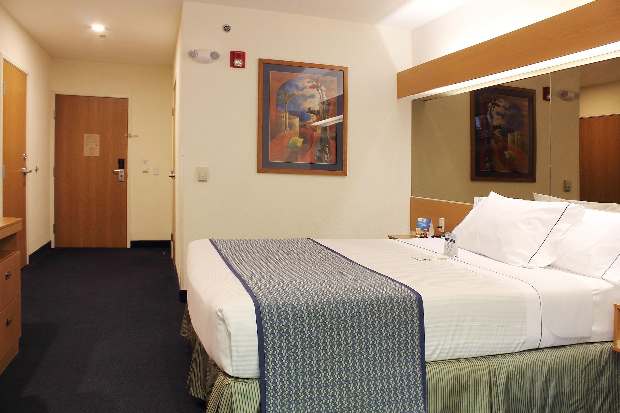 Microtel Inn & Suites By Wyndham Culiacán Extérieur photo